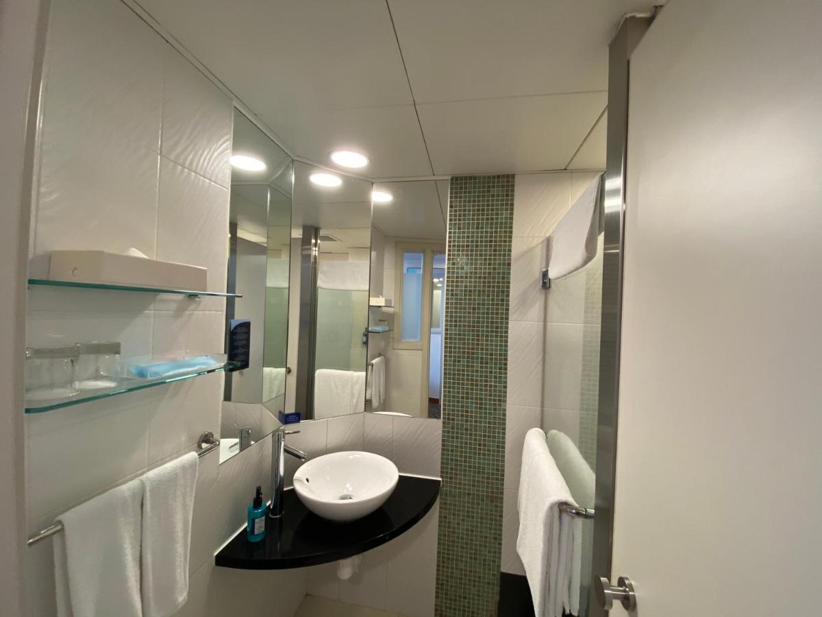 Habitación Cuádruple con vistas al mar (3 adultos + 1 niño)