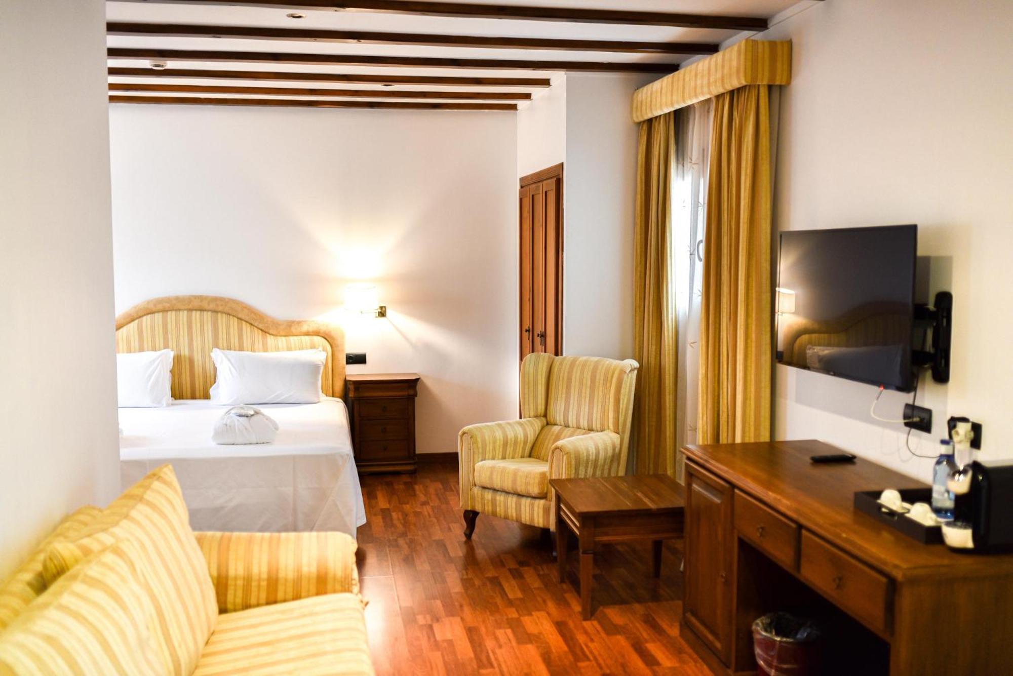 Quadruple Room,1546424257:JPEG